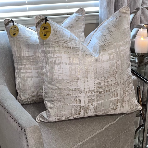 1-NWT CALLISTO HOME DECORATIVE PILLOW (Please read directions for details) - Picture 1 of 16